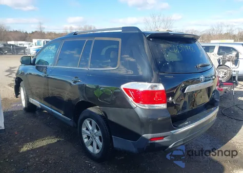 2013 Toyota Highlander Se V6 z USA, uszkodzony, nr VIN 5TDBK3EH3DS200165